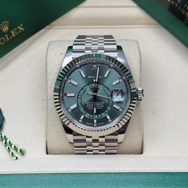 Role_x Oyster perpetual Sky Dweller Z-R Premium