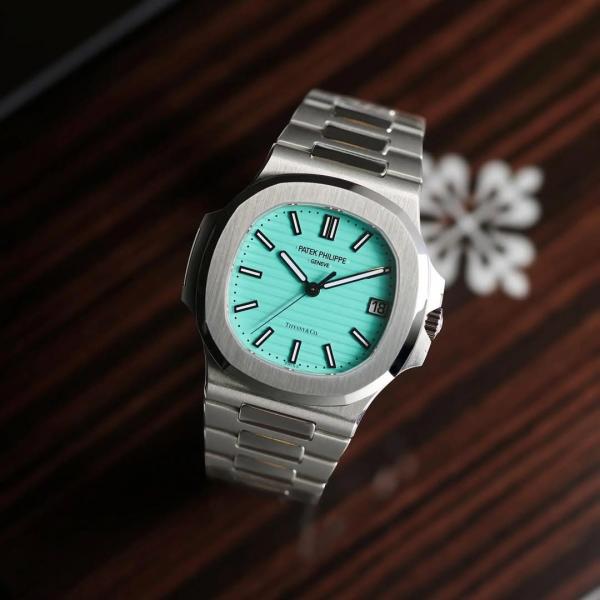 Patek_Philippe Nautilus Quartz