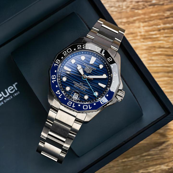 Tag Heue_r aquaracer professional 300m date automatic japan