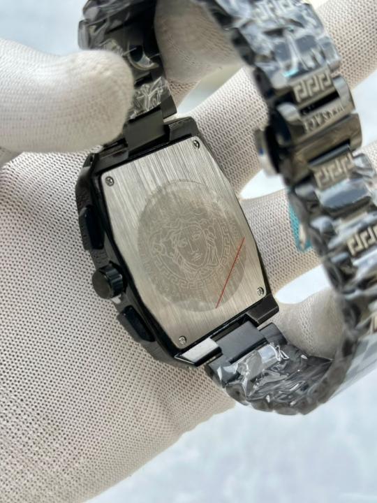 Ver.sace Square Chain Reaction