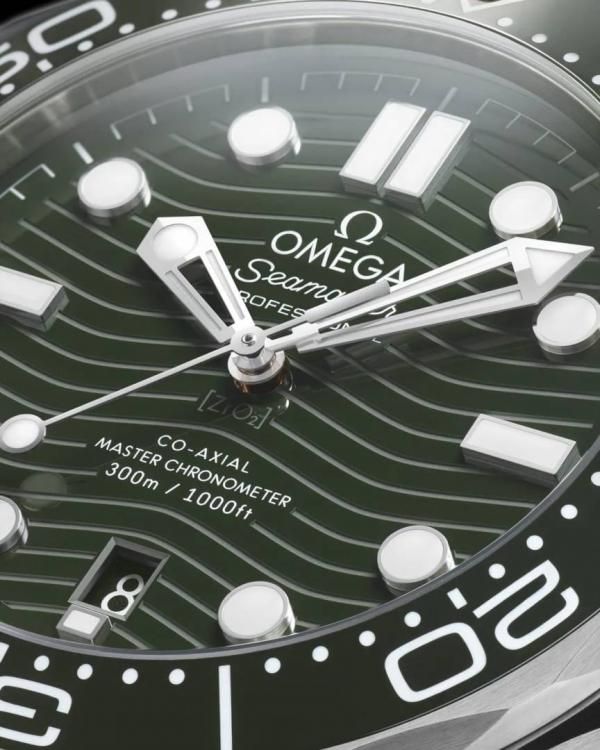Omegg_a Seamaster Diver 300M Automatic Silver-Green