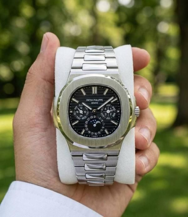 Pate_ek philippe Nautilus Chronograph silver Black
