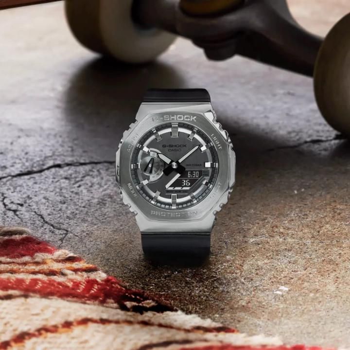 Ca.sio g shock gm2100 black silver Black