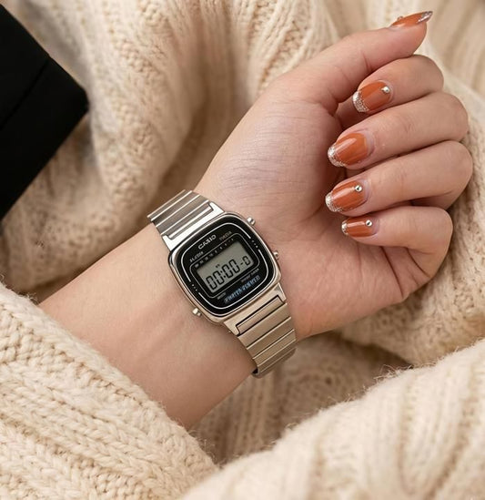 Ca.sio Womens Vintage LA670 Silver Black