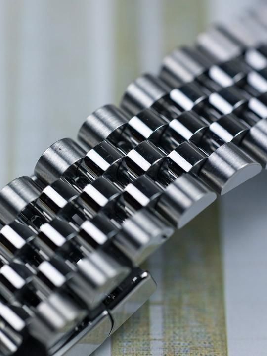 Rolee_x Oyster Perpetual Date Just Silver Green