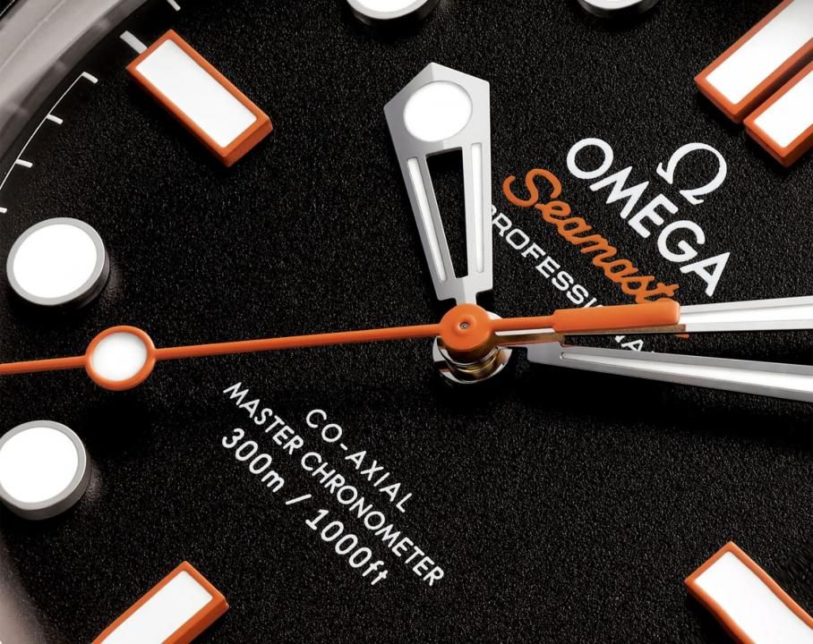 Omegg_a Seamaster Diver 300 Automatic silver Black orange niddle