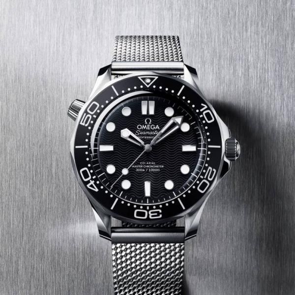 Omegg_a Seamaster Diver 300 Automatic silver Black white niddle