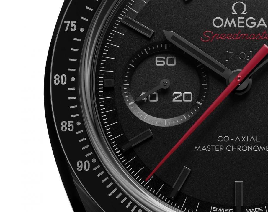 Omegg_a Speedmaster Dark Side of the Moon black white Red niddle