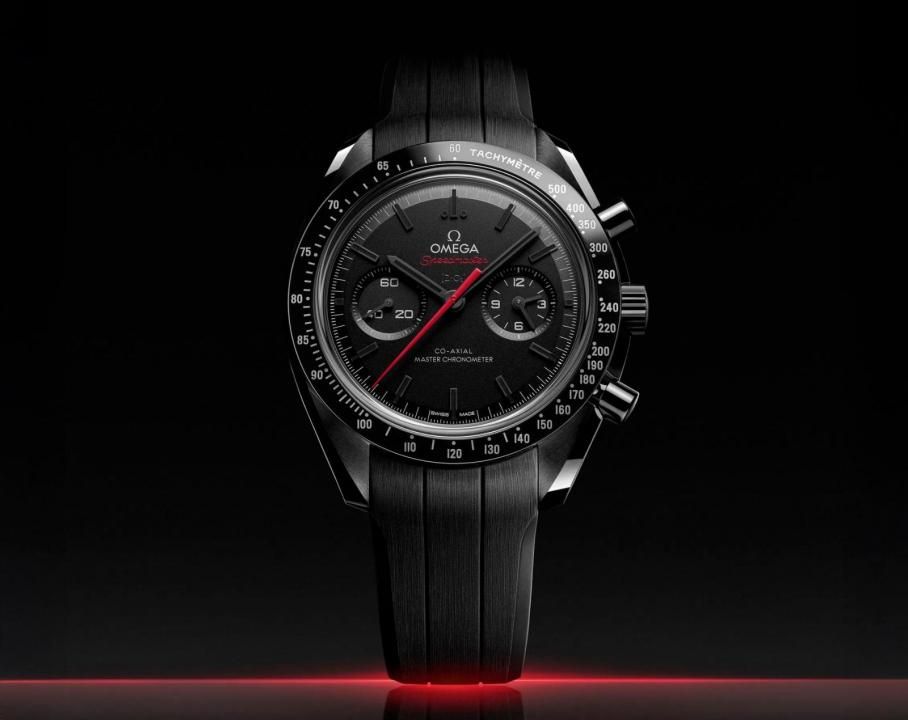 Omegg_a Speedmaster Dark Side of the Moon black white Red niddle