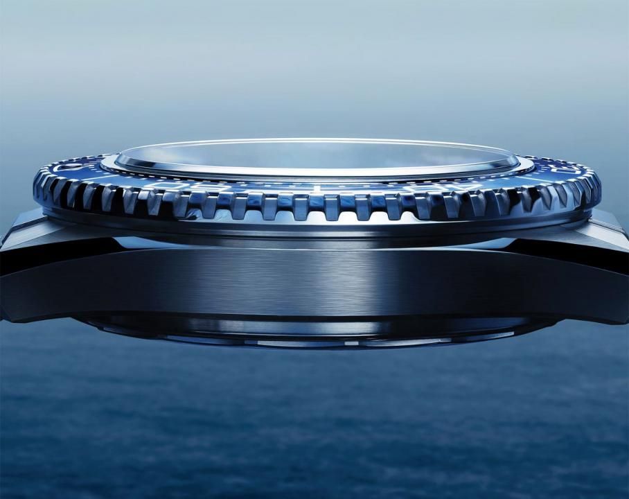 Omegg_a Seamaster Planet Ocean 600M Co-Axial Master Chronometer black blue