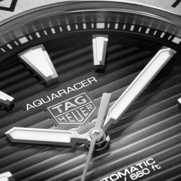 Tag_g Aquaracer Professional 200 Date Automatic silver grey