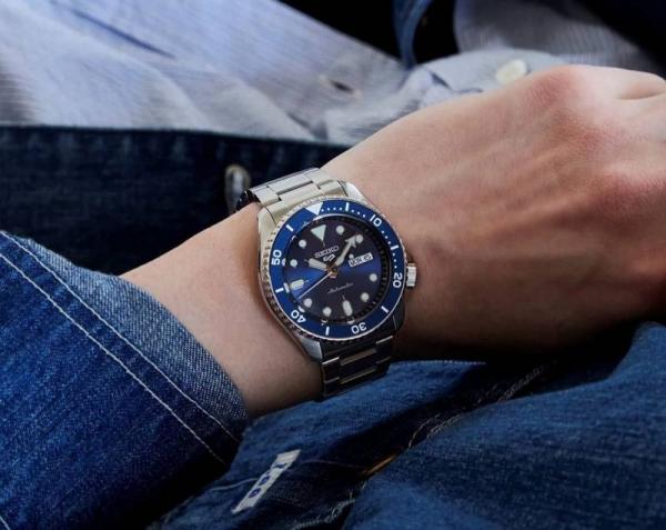 Sei.ko 5 Sports Automatic silver Blue