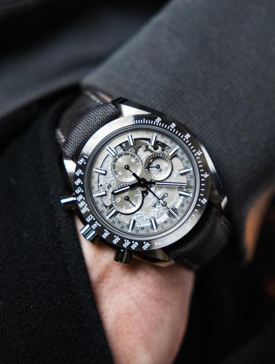 Omegg_a Speedmaster Dark Side of the Moon