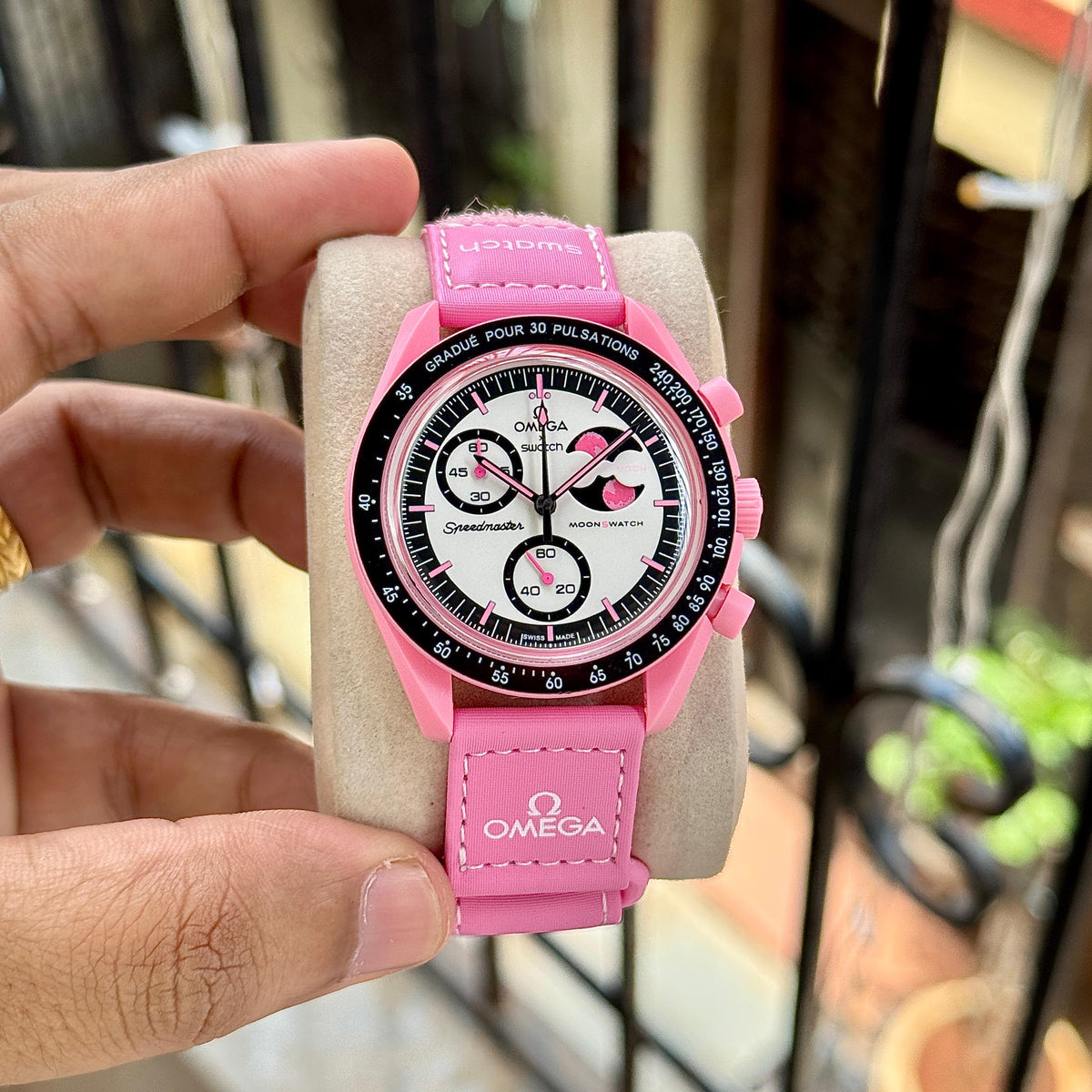 OM.EGA SWATCH PINK MOON