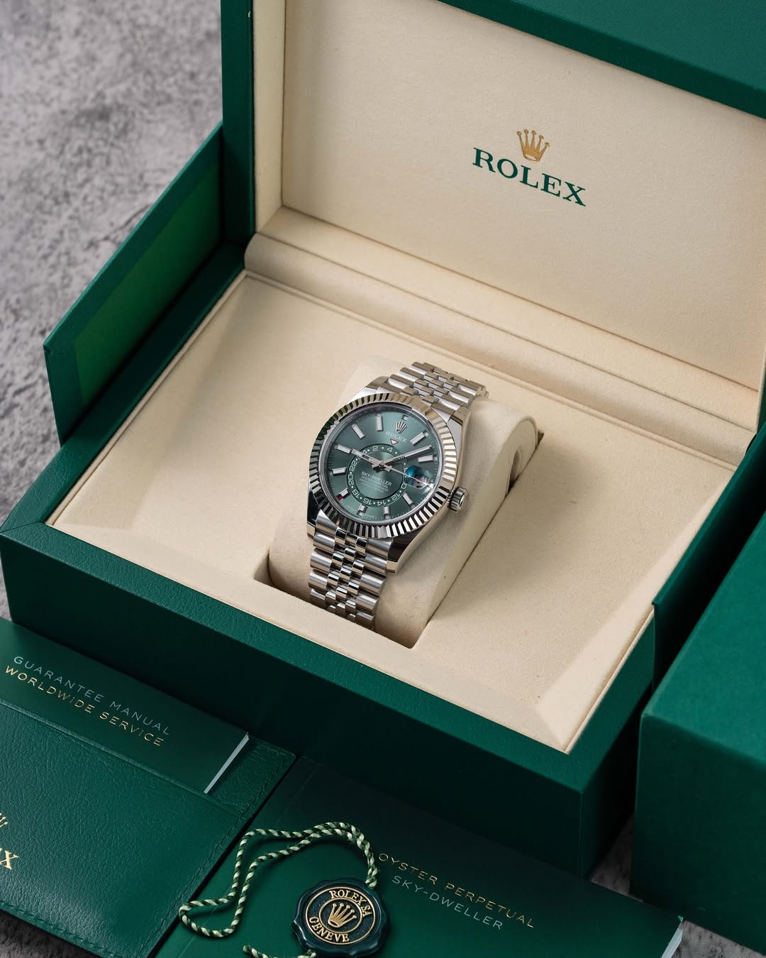 Rol.ex Oyster Perpetual Sky Dweller