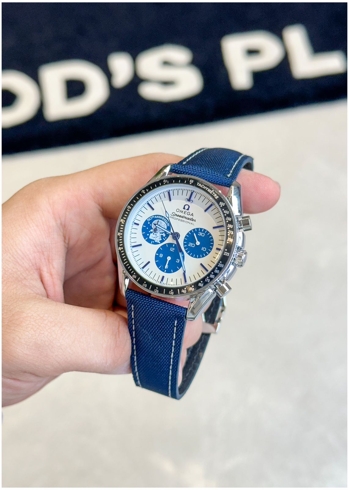 Om.ega Speedmaster Silver Snoopy