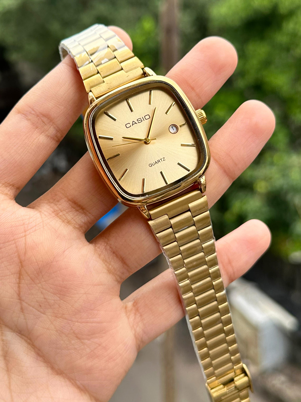 ALL GOLD OVAL CASIO VINTAGE CLASSIC UNISEX MODEL