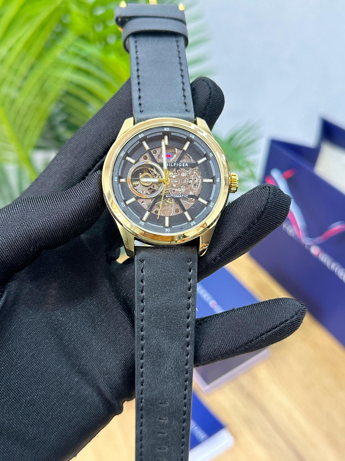 EVER ROCKING! TOMMY HILFIGER GOLD BLACK