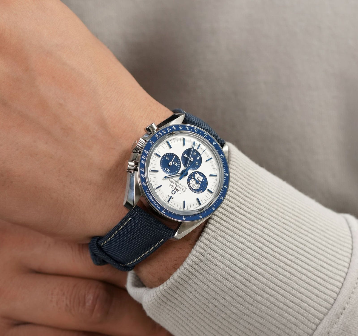 Om.ega speedmaster Snoopy 50Th Anniversary