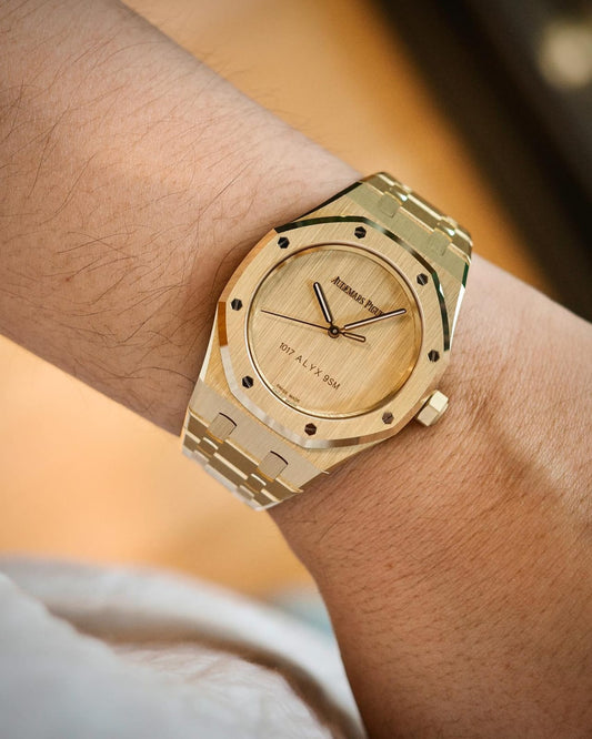 Aude.mars Piguet Royal Oak Quartz Gold