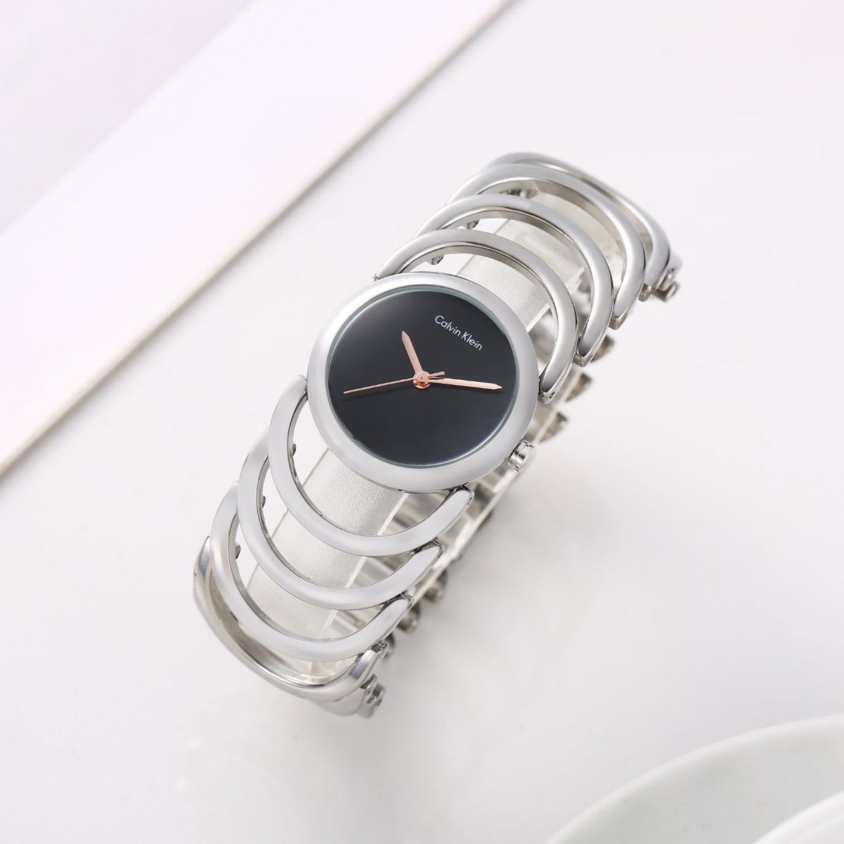 Calvi_n Klein Bangle for her