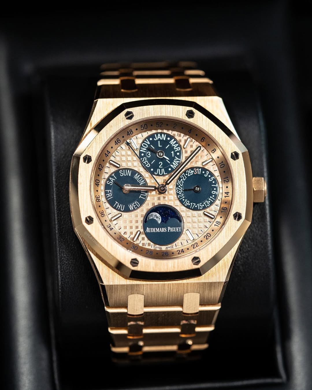 Aude.mars Piguet Royal Oak Calendar Automatic Copper Blue