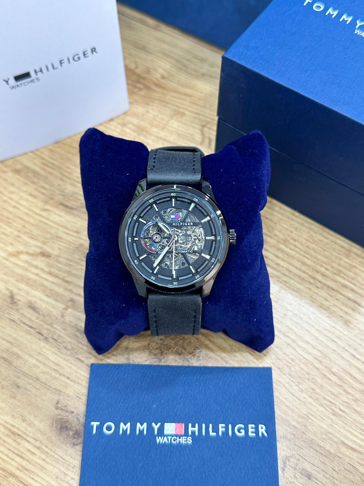EVER ROCKING! TOMMY HILFIGER ALL BLACK