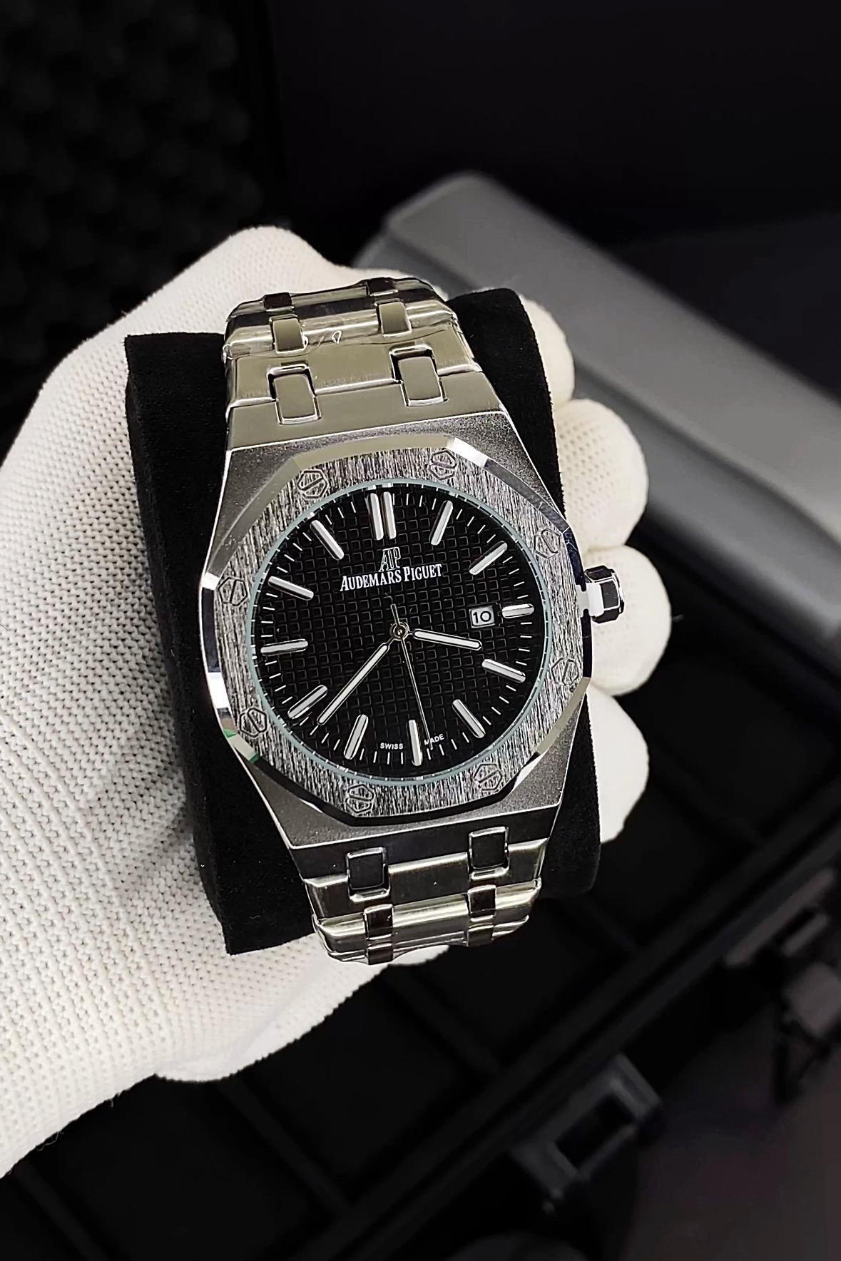 Aude.mars Piguet Royal Oak Quartz Silver-Black