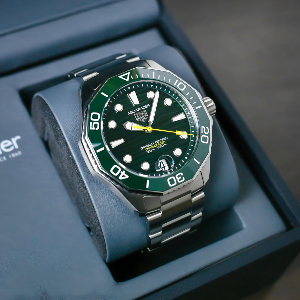 NewTag Heuer Aquaracer Professional 300m date automatic japan