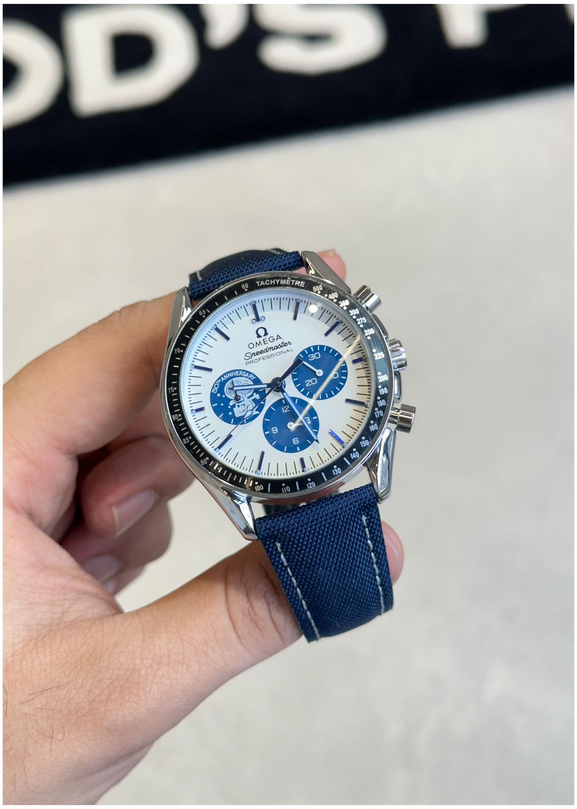 Om.ega Speedmaster Silver Snoopy