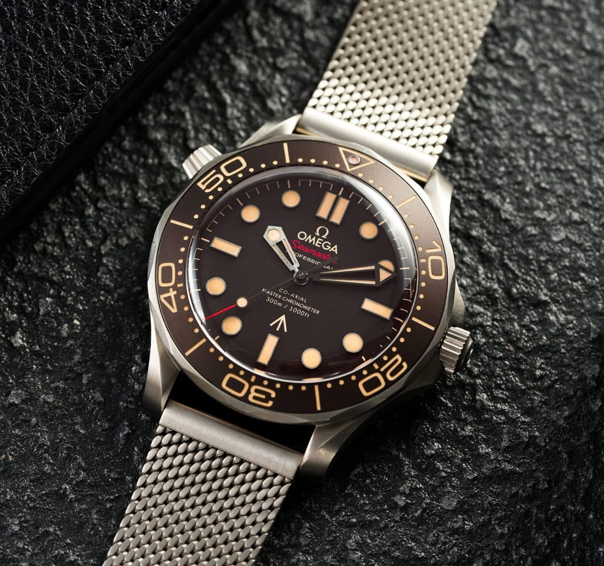 Om.ega Seamaster Diver 300 Automatic Maroon Ring