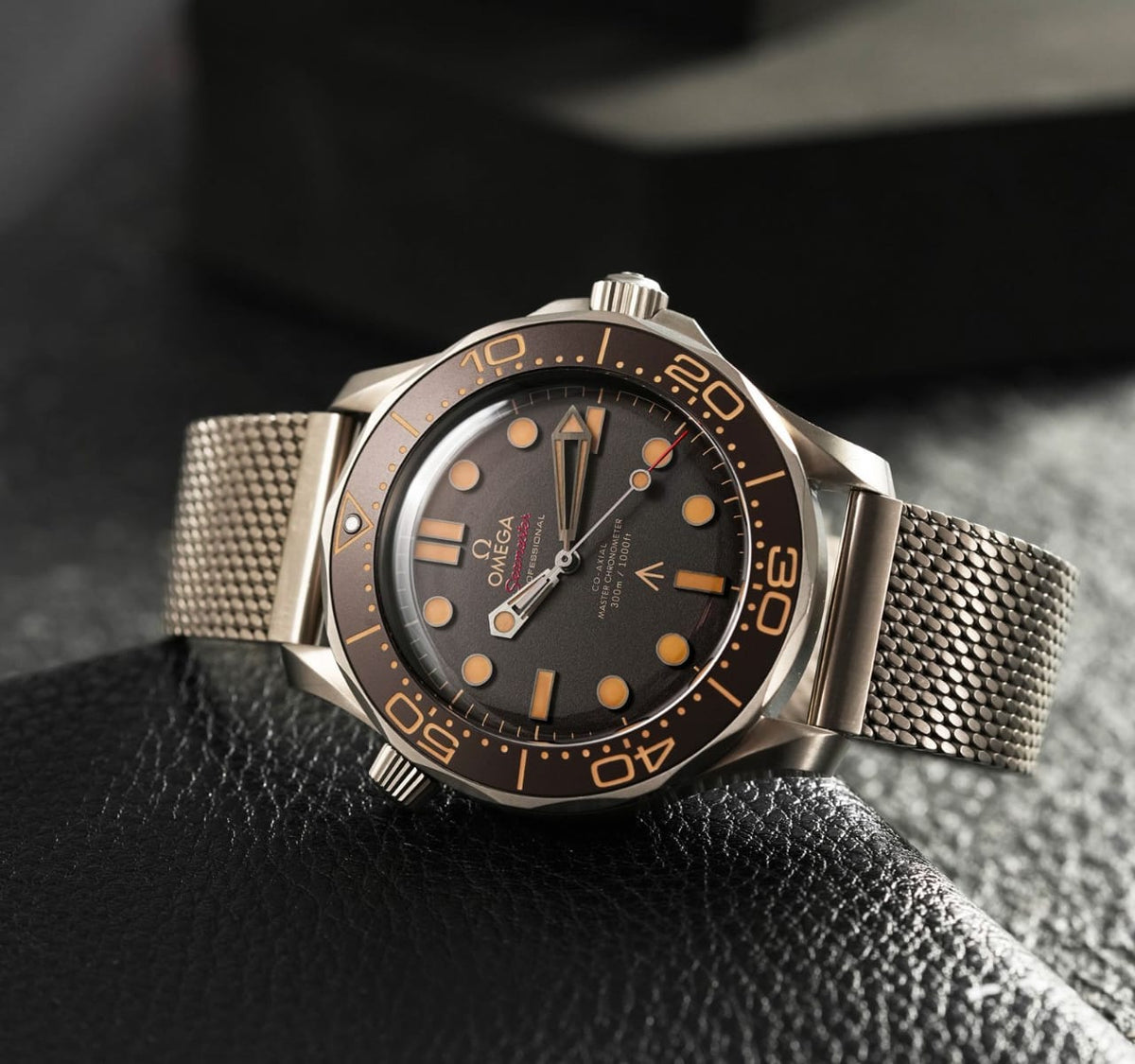 Om.ega Seamaster Diver 300 Automatic Maroon Ring