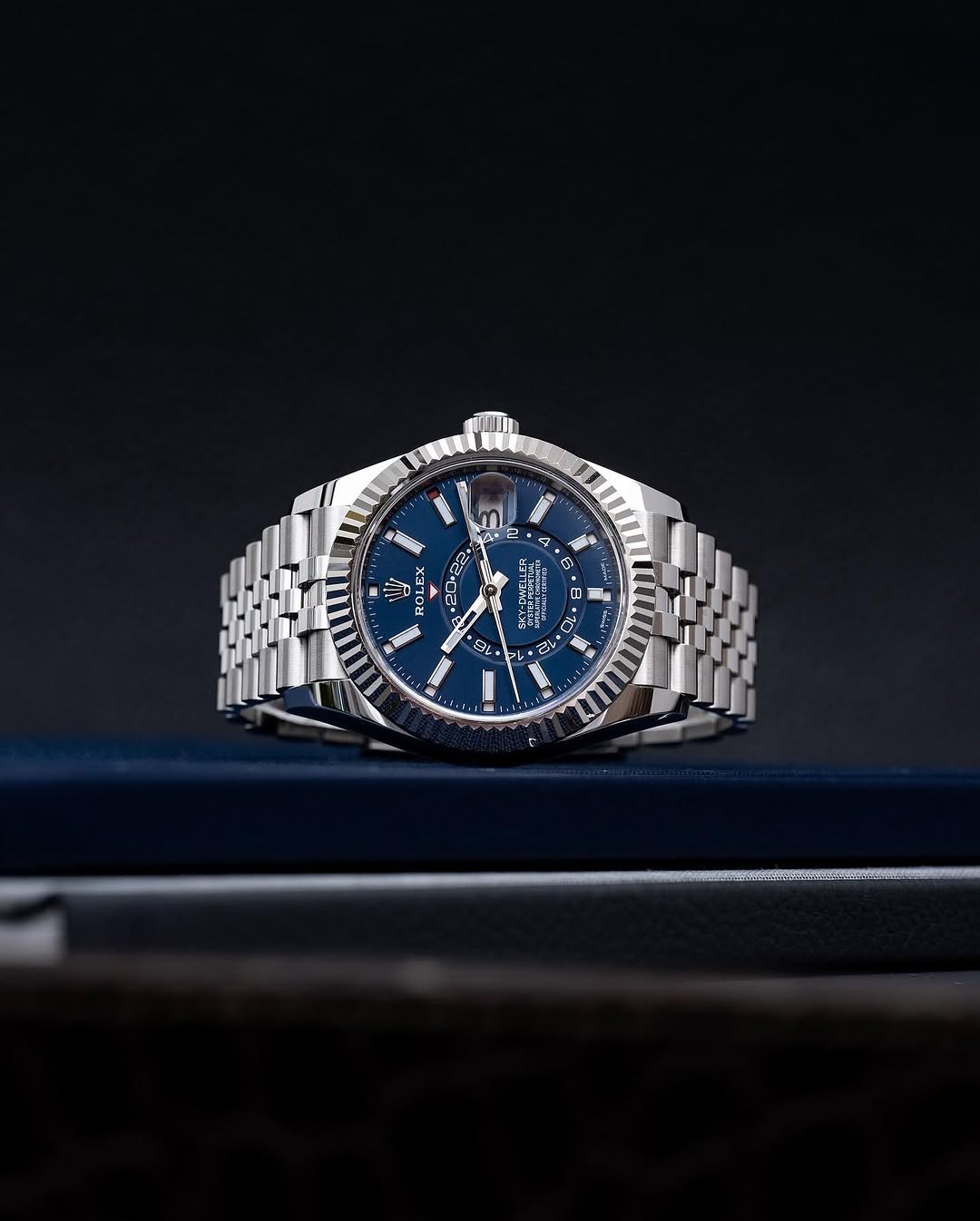 Rol.ex Oyster Perpetual Sky Dweller Silver Blue