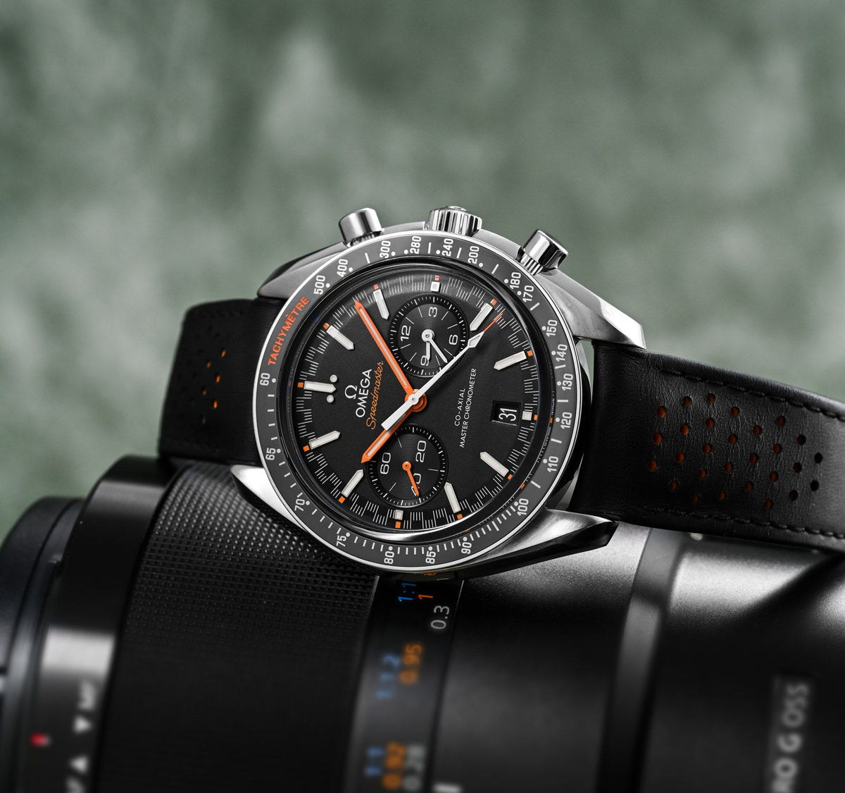 Om.ega Speedmaster Moonwatch Professional