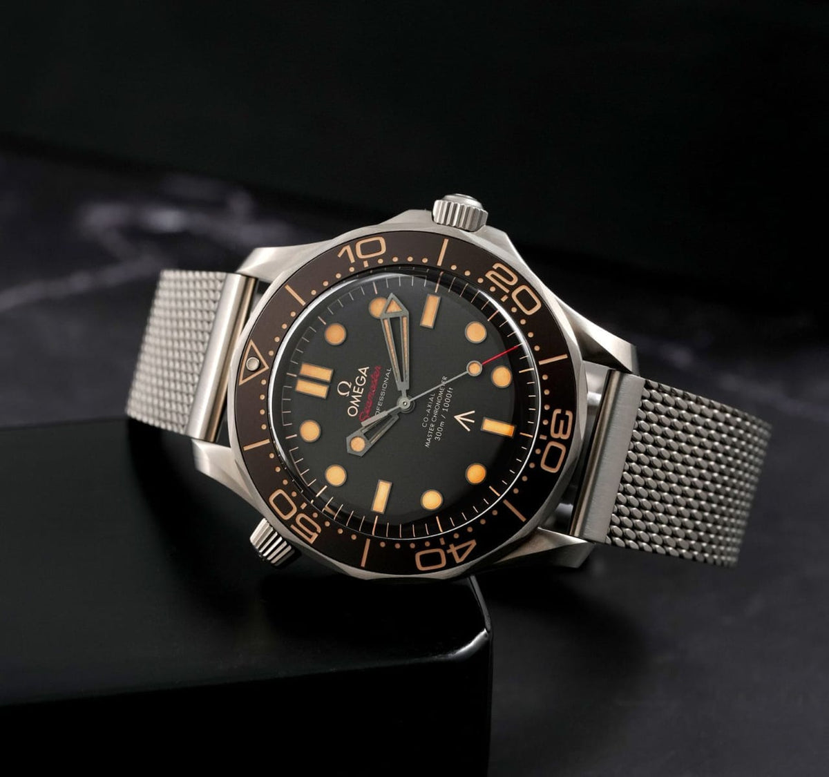 Om.ega Seamaster Diver 300M James bond