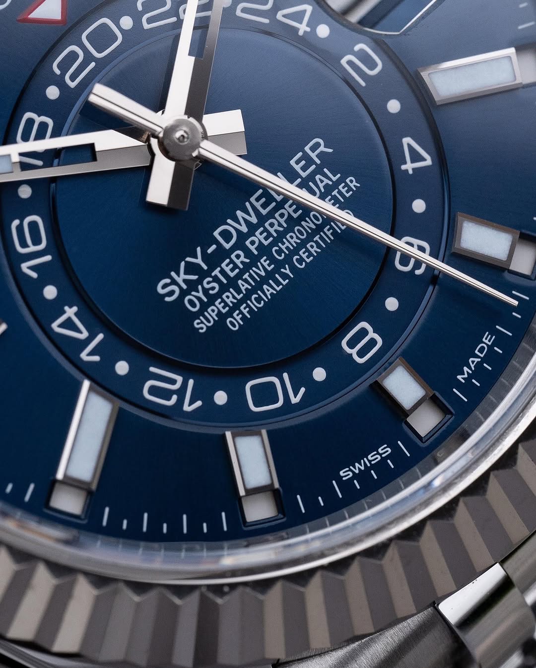 Rol.ex Oyster Perpetual Sky Dweller Silver Blue